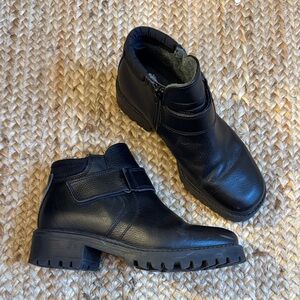 L.L.Bean 9M Women’s Black Lug Sole Insulated Boots Short